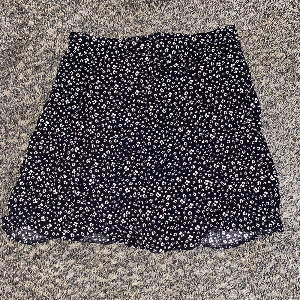 buttoned ASOS mini skirt - Picture 3 of 3